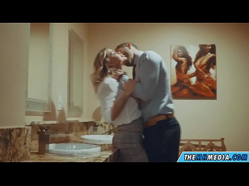 ❤️ Wann eng Busty Blond Iech an engem ëffentlechen Toilette verféiert Porno fb op Porno lb.oblogcki.ru ❤